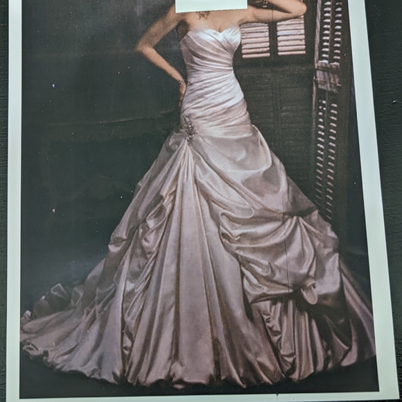 Maggie Sottero Dresses | Maggie Sottero Designer Champagne Wedding Gown | Color: Cream | Size: 6 | Md125125'S Closet Maggie Sottero Dresses | Maggie Sottero Designer Champagne Wedding Gown | Color: Cream | Size: 6 | Md125125'S Closet